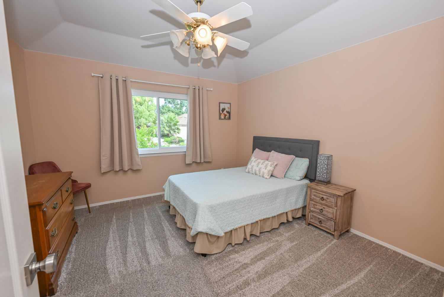 9061 N Brookview Ave, Fresno, CA 93720