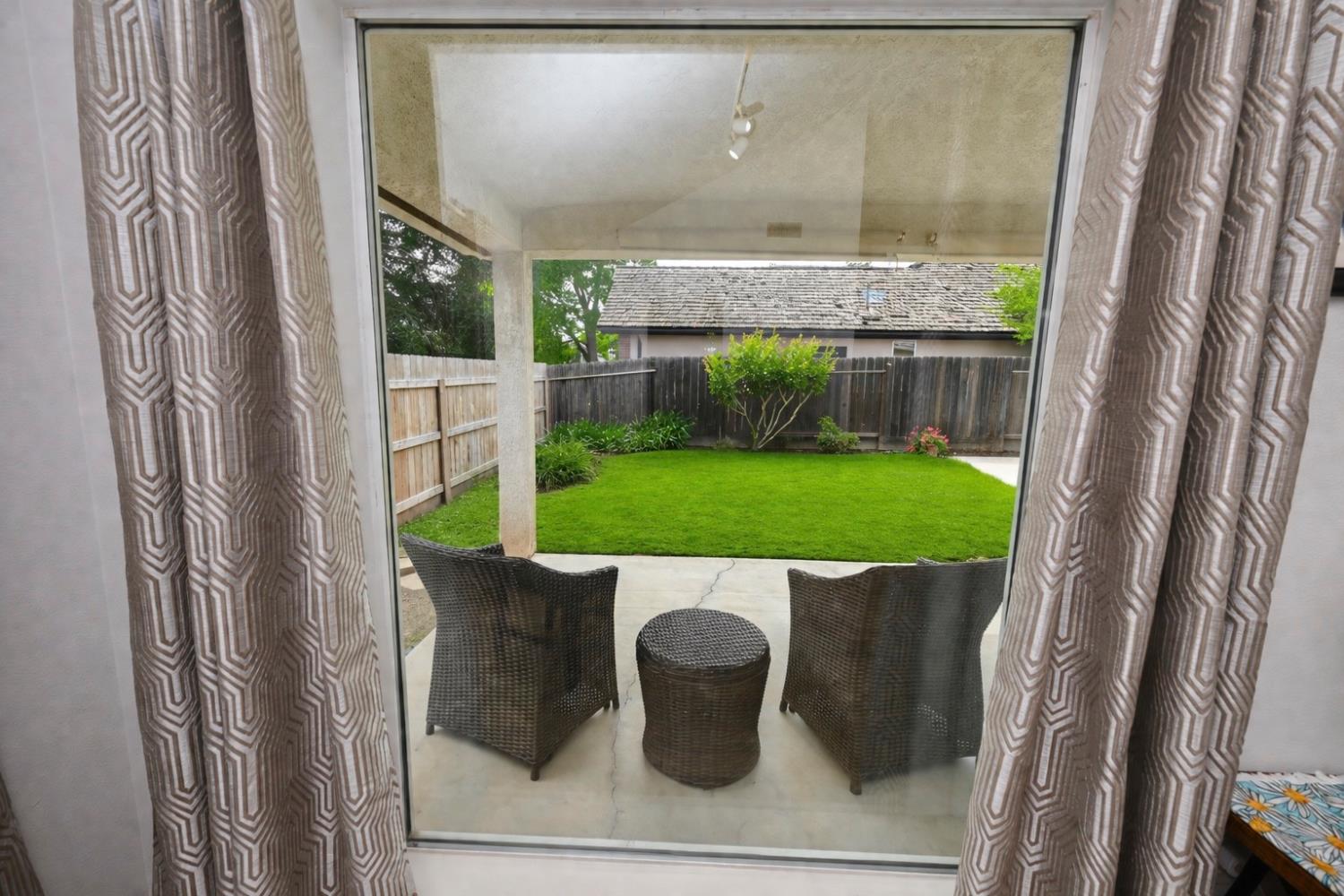 9061 N Brookview Ave, Fresno, CA 93720