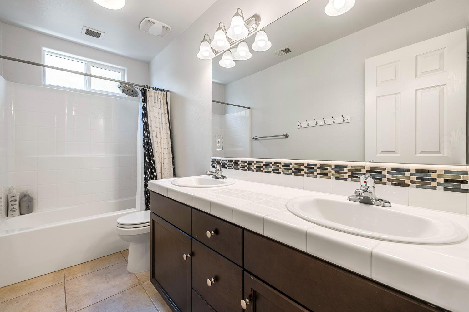 3029 Wrenwood Ave, Clovis, CA 93619