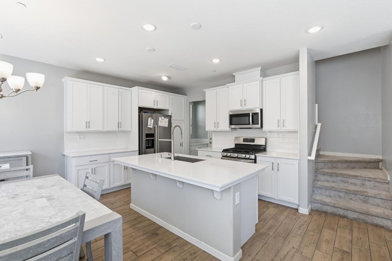 1108 Royalty Way W, Madera, CA 93636