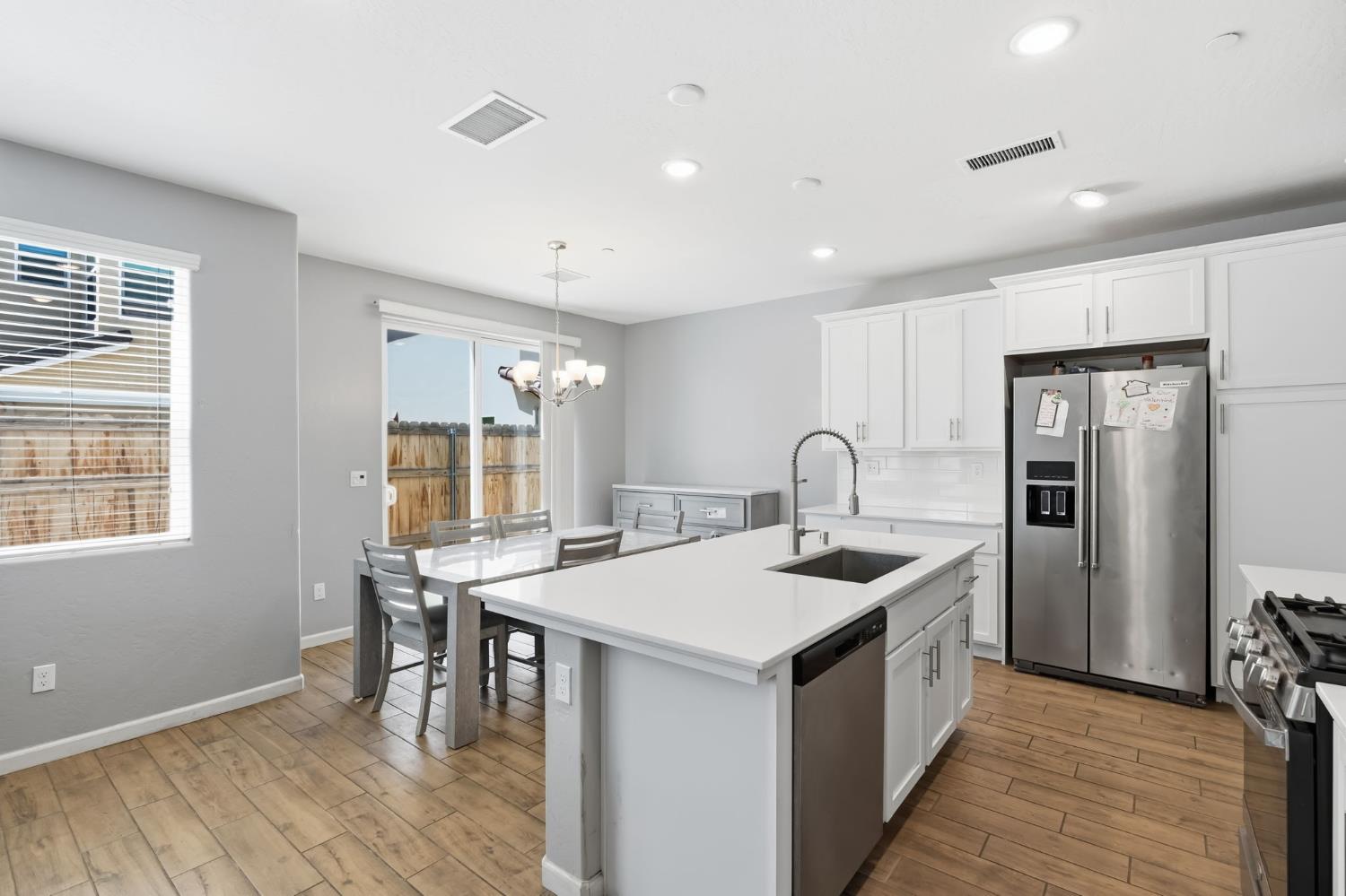 1108 Royalty Way W, Madera, CA 93636