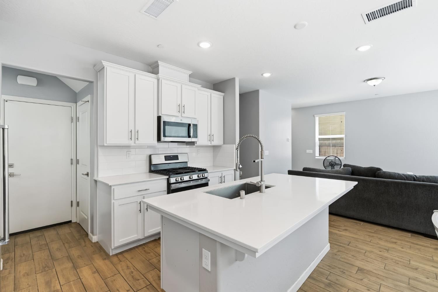 1108 Royalty Way W, Madera, CA 93636