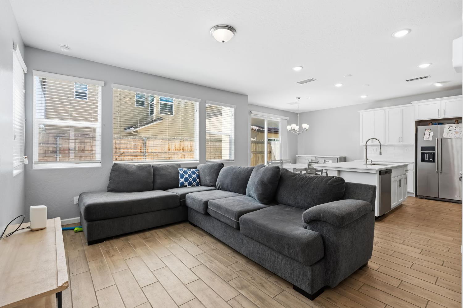 1108 Royalty Way W, Madera, CA 93636