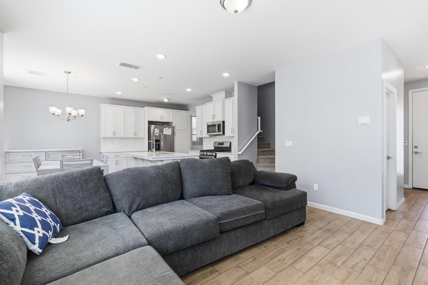 1108 Royalty Way W, Madera, CA 93636