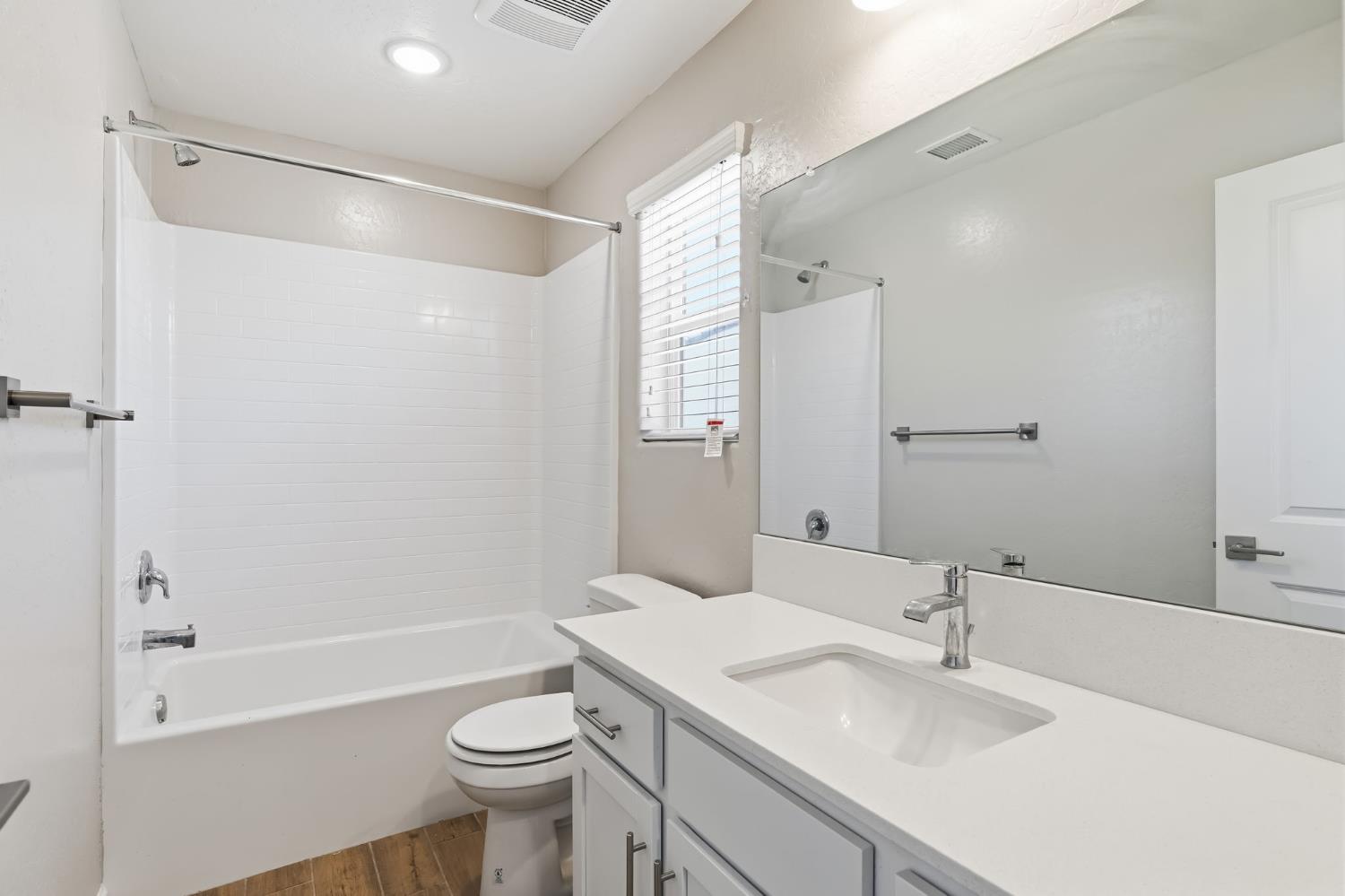 1108 Royalty Way W, Madera, CA 93636