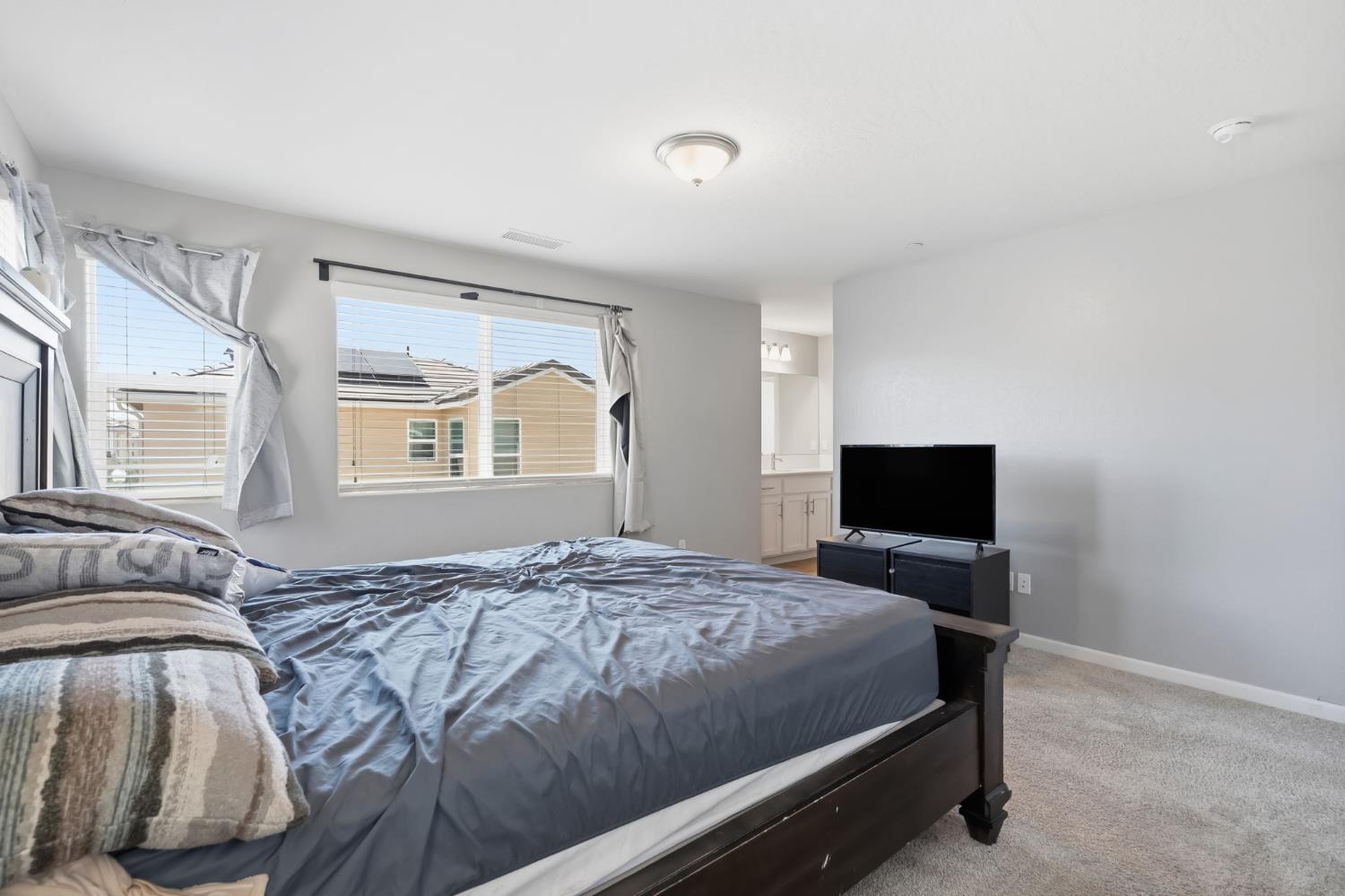 1108 Royalty Way W, Madera, CA 93636