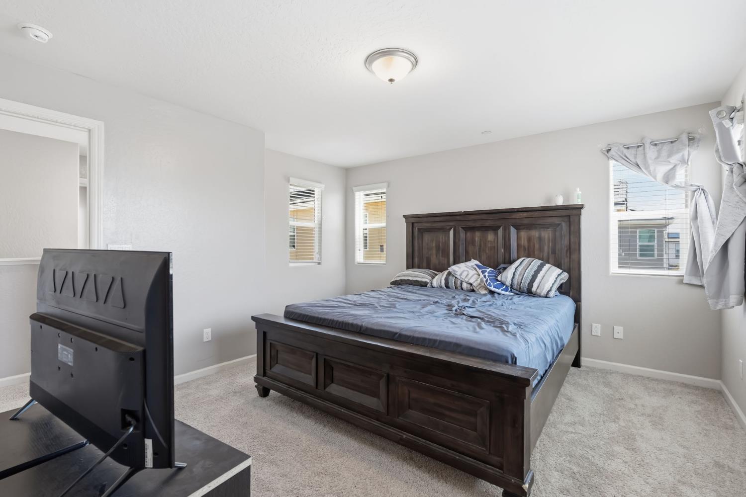 1108 Royalty Way W, Madera, CA 93636