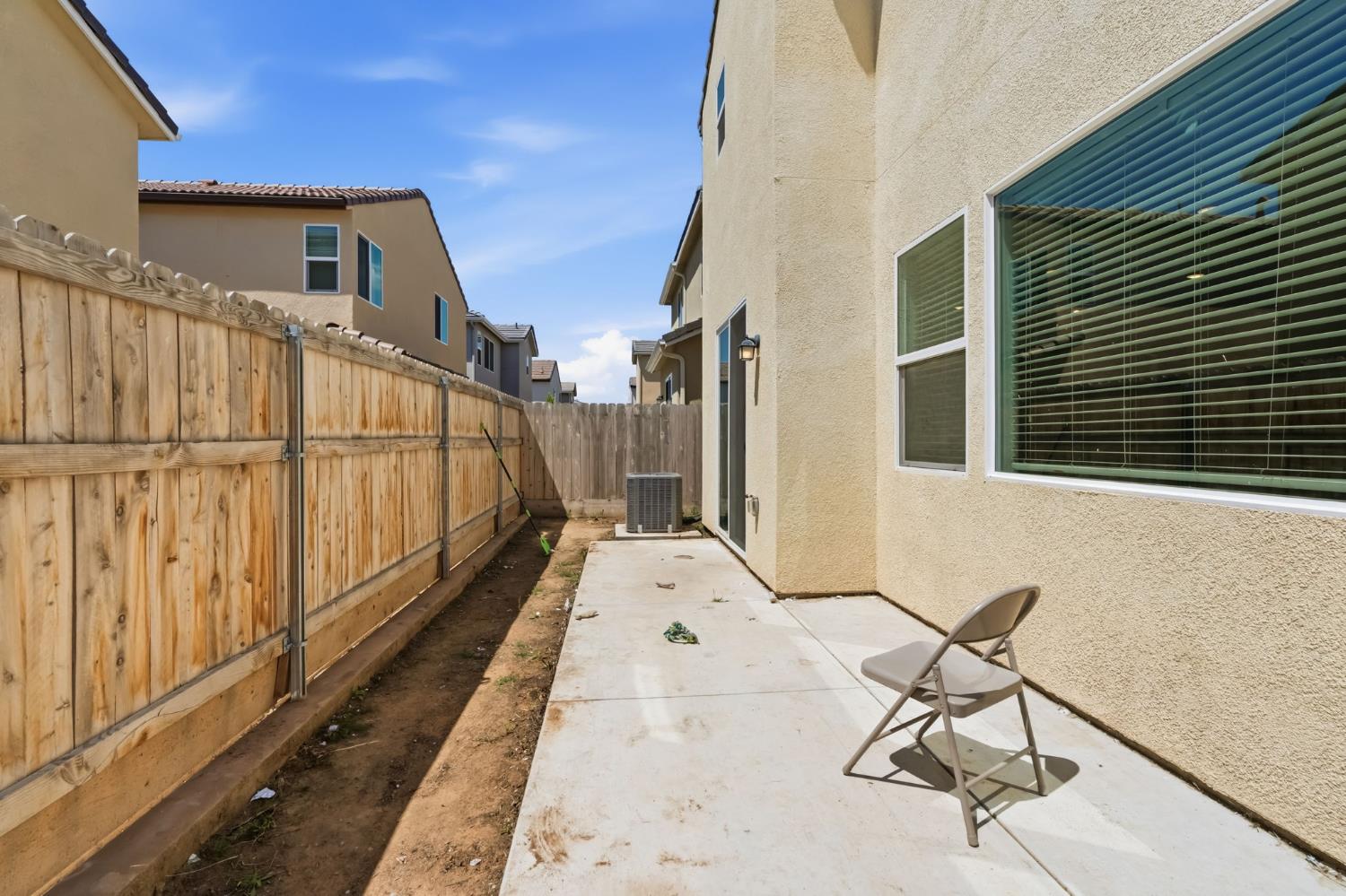 1108 Royalty Way W, Madera, CA 93636