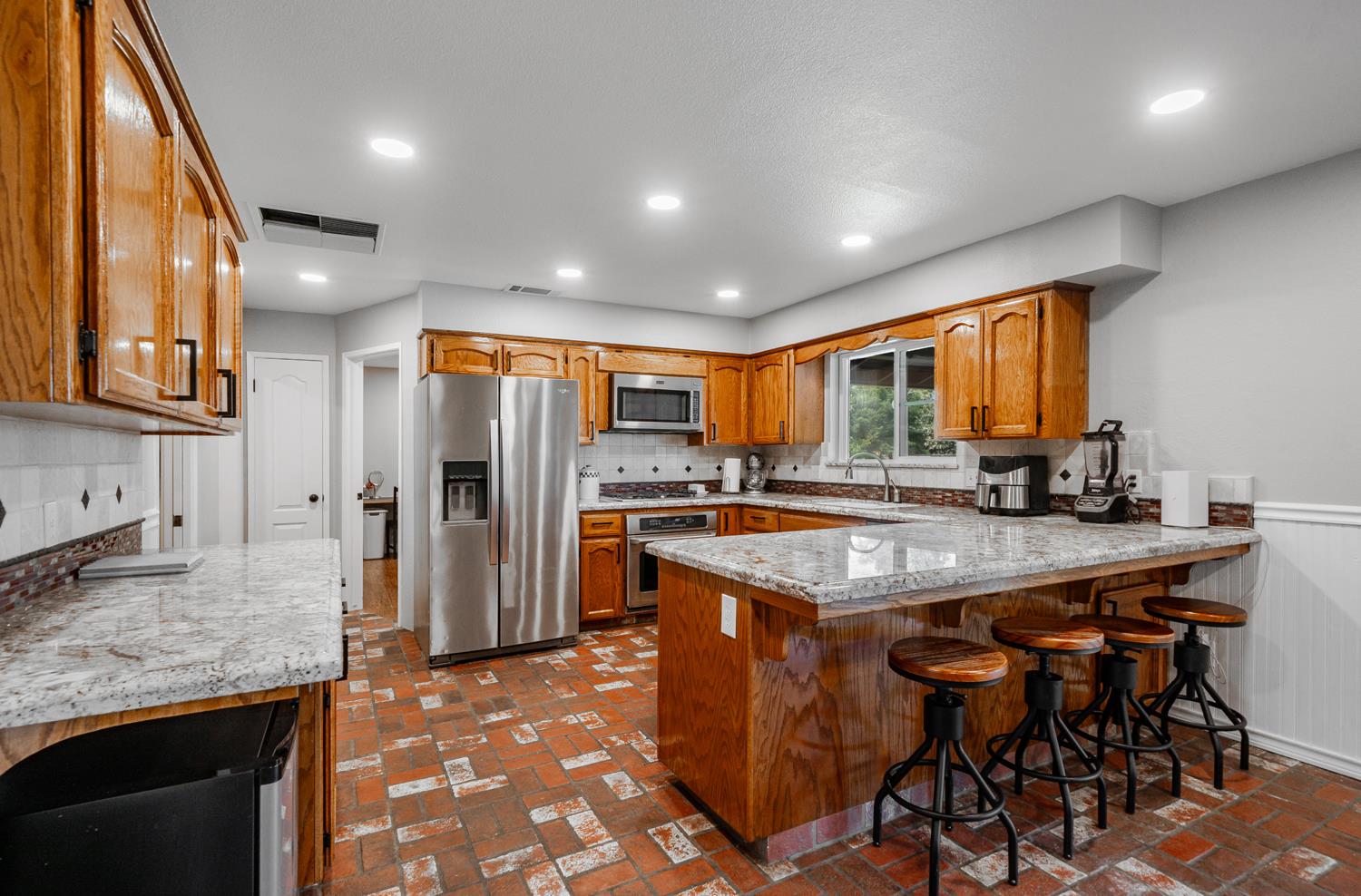 7044 E Clinton Ave, Fresno, CA 93737