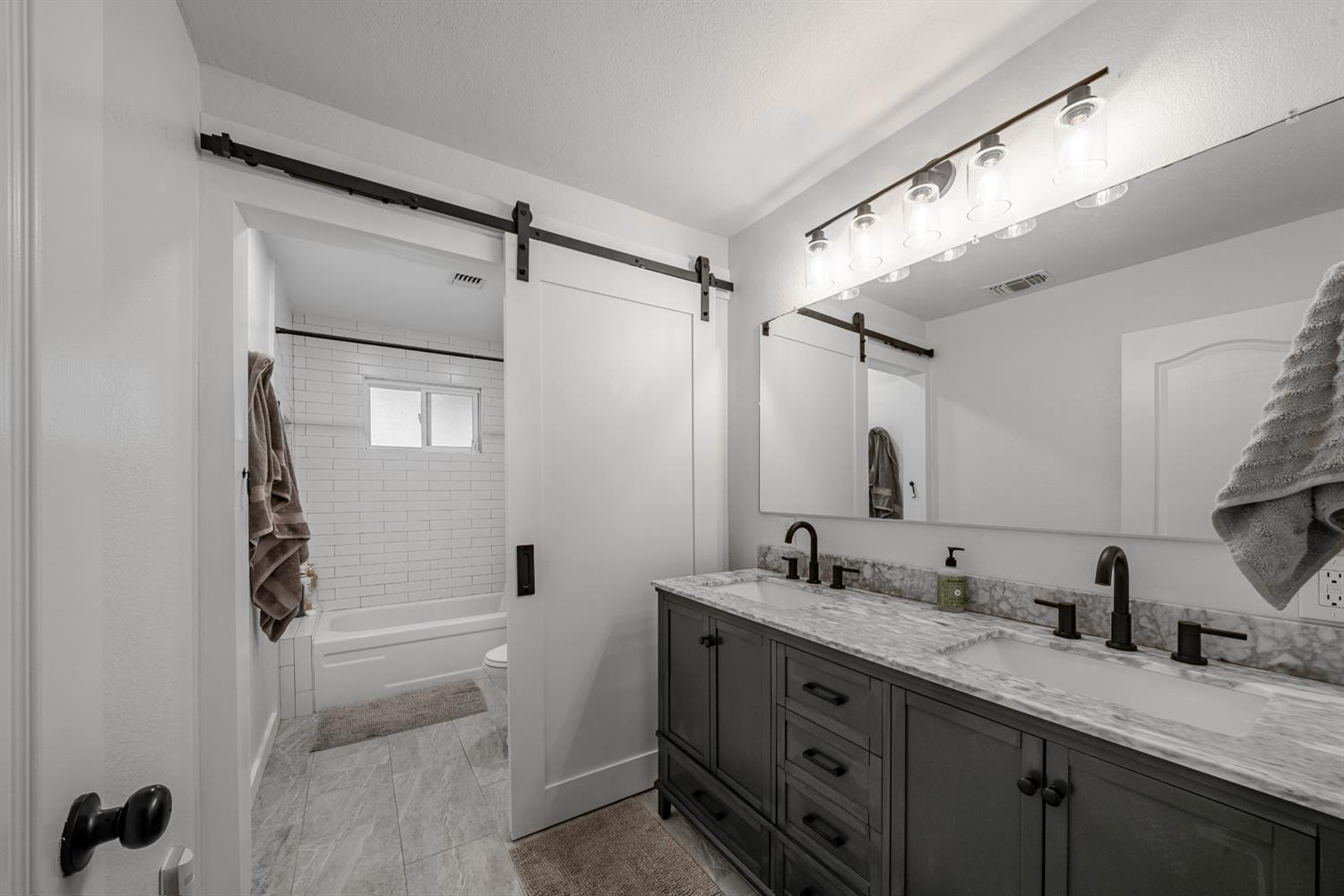 7044 E Clinton Ave, Fresno, CA 93737