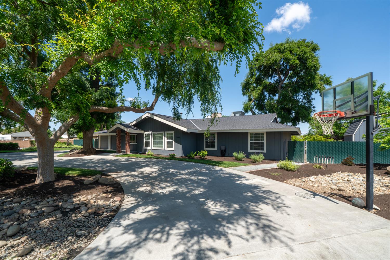 7044 E Clinton Ave, Fresno, CA 93737