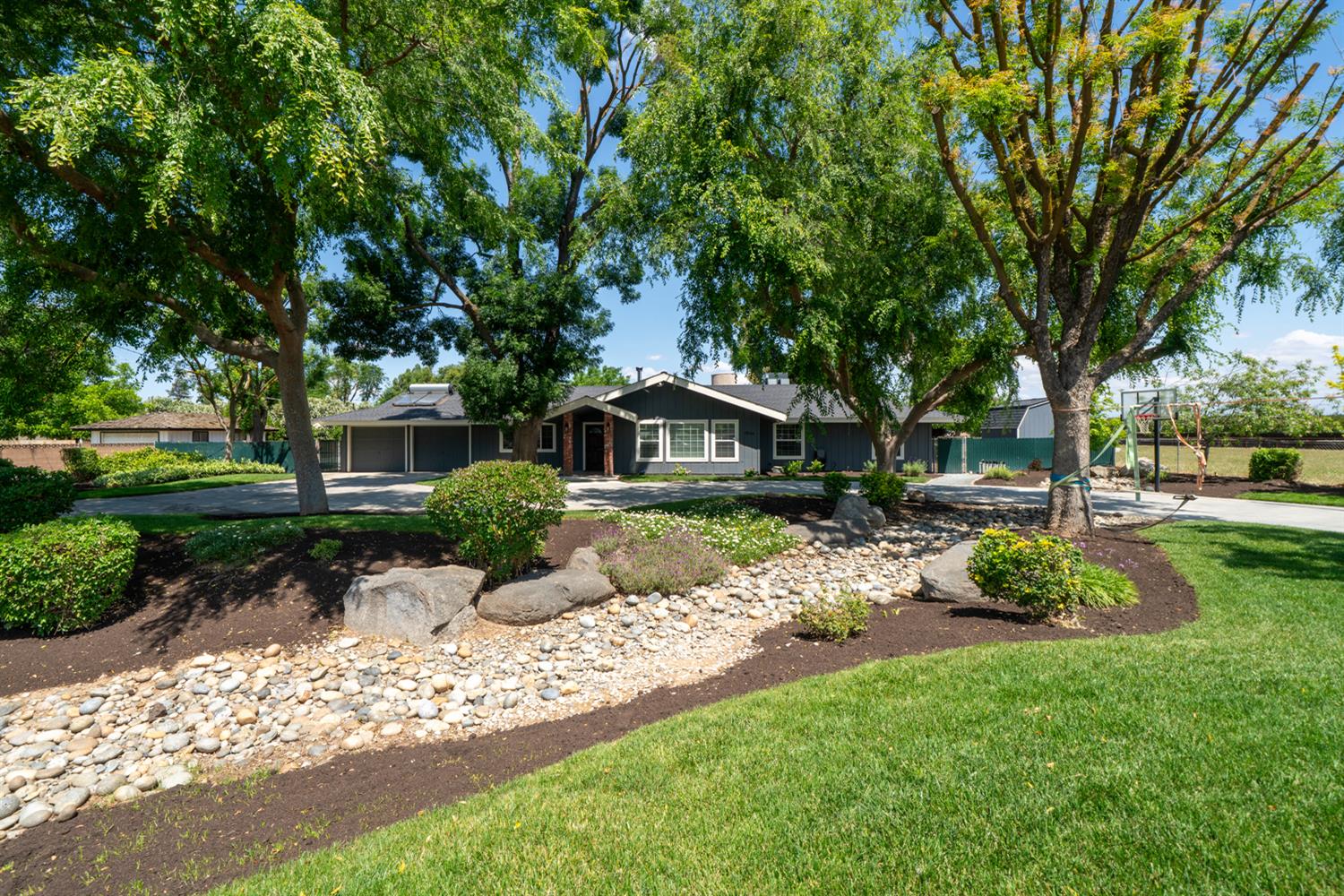 7044 E Clinton Ave, Fresno, CA 93737