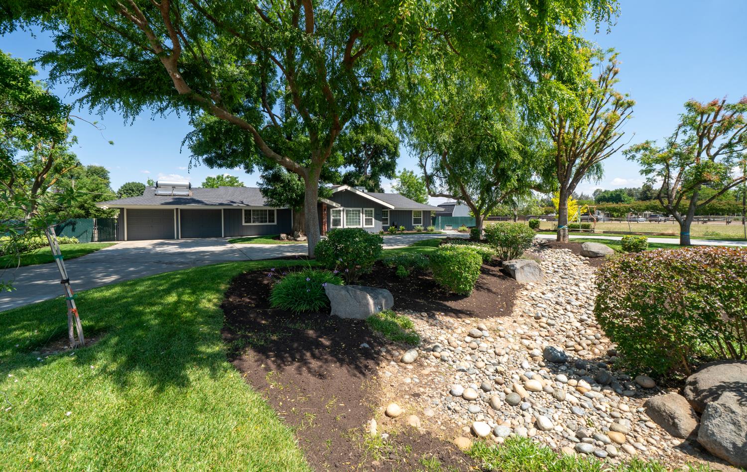 7044 E Clinton Ave, Fresno, CA 93737