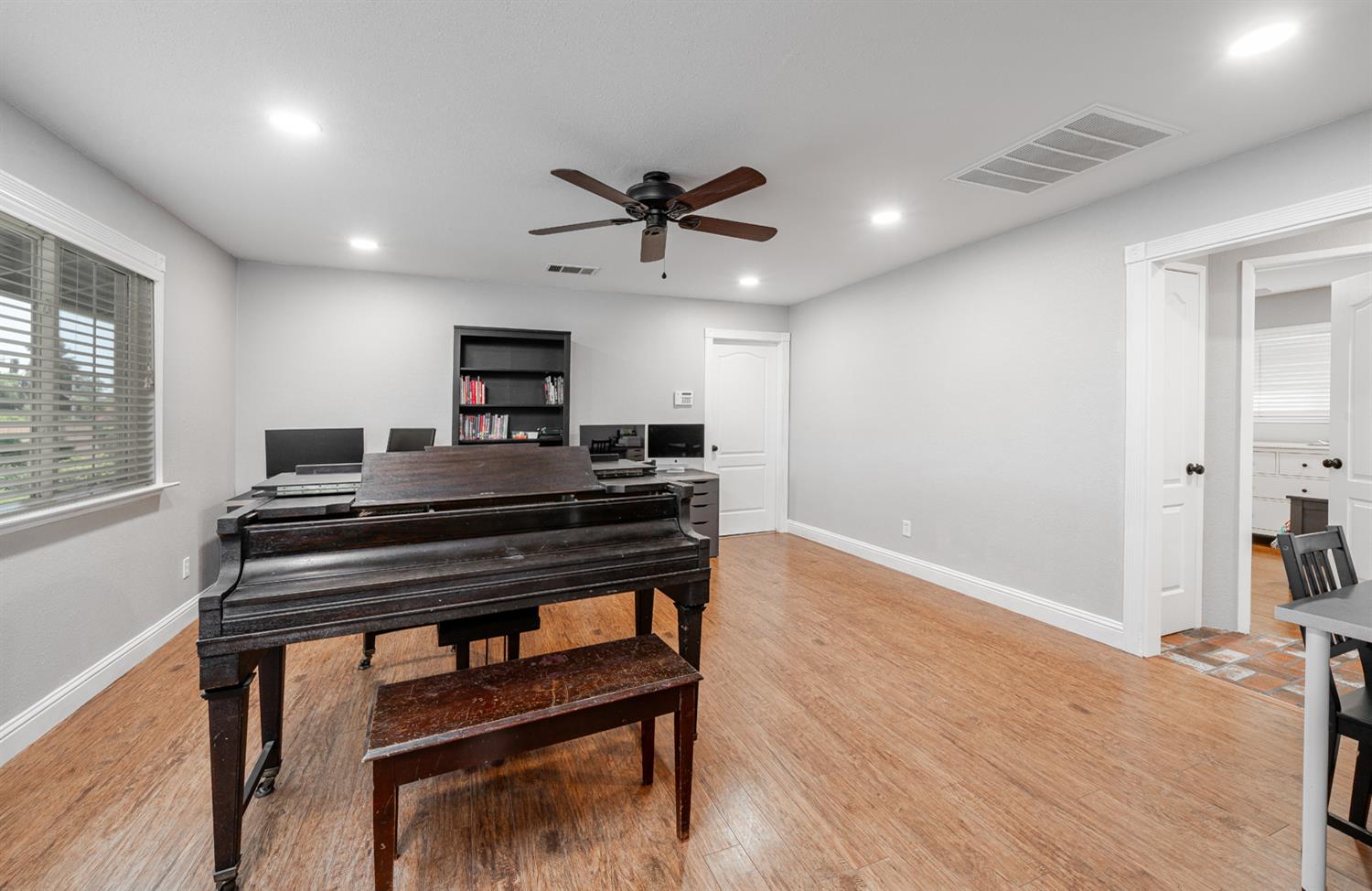 7044 E Clinton Ave, Fresno, CA 93737