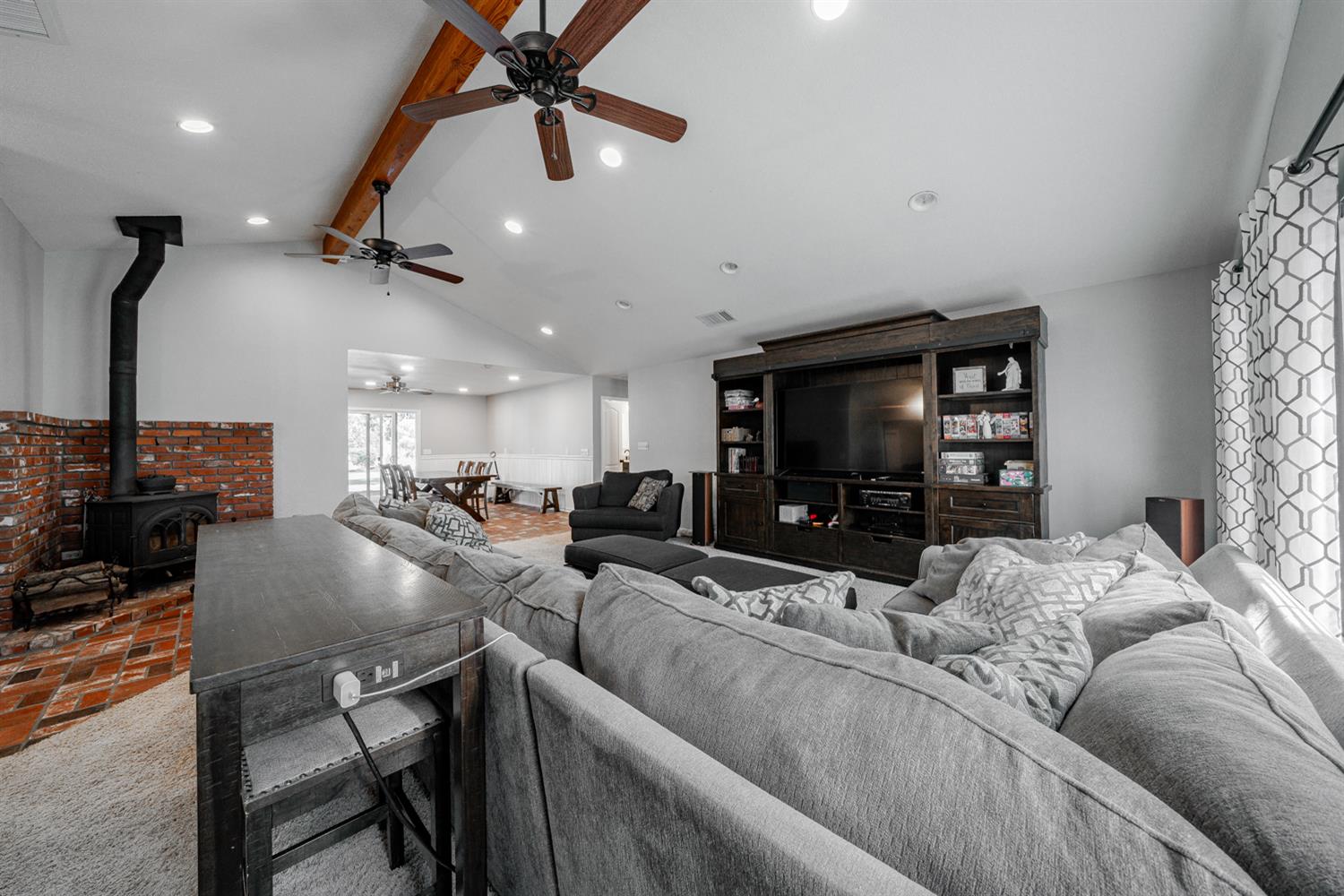 7044 E Clinton Ave, Fresno, CA 93737