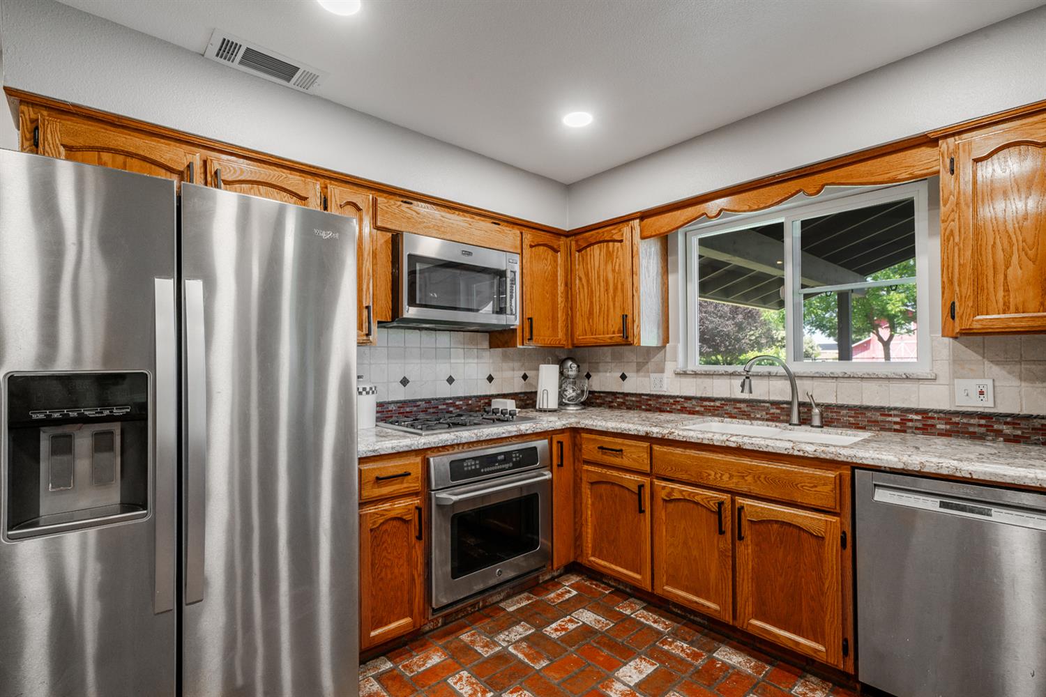 7044 E Clinton Ave, Fresno, CA 93737