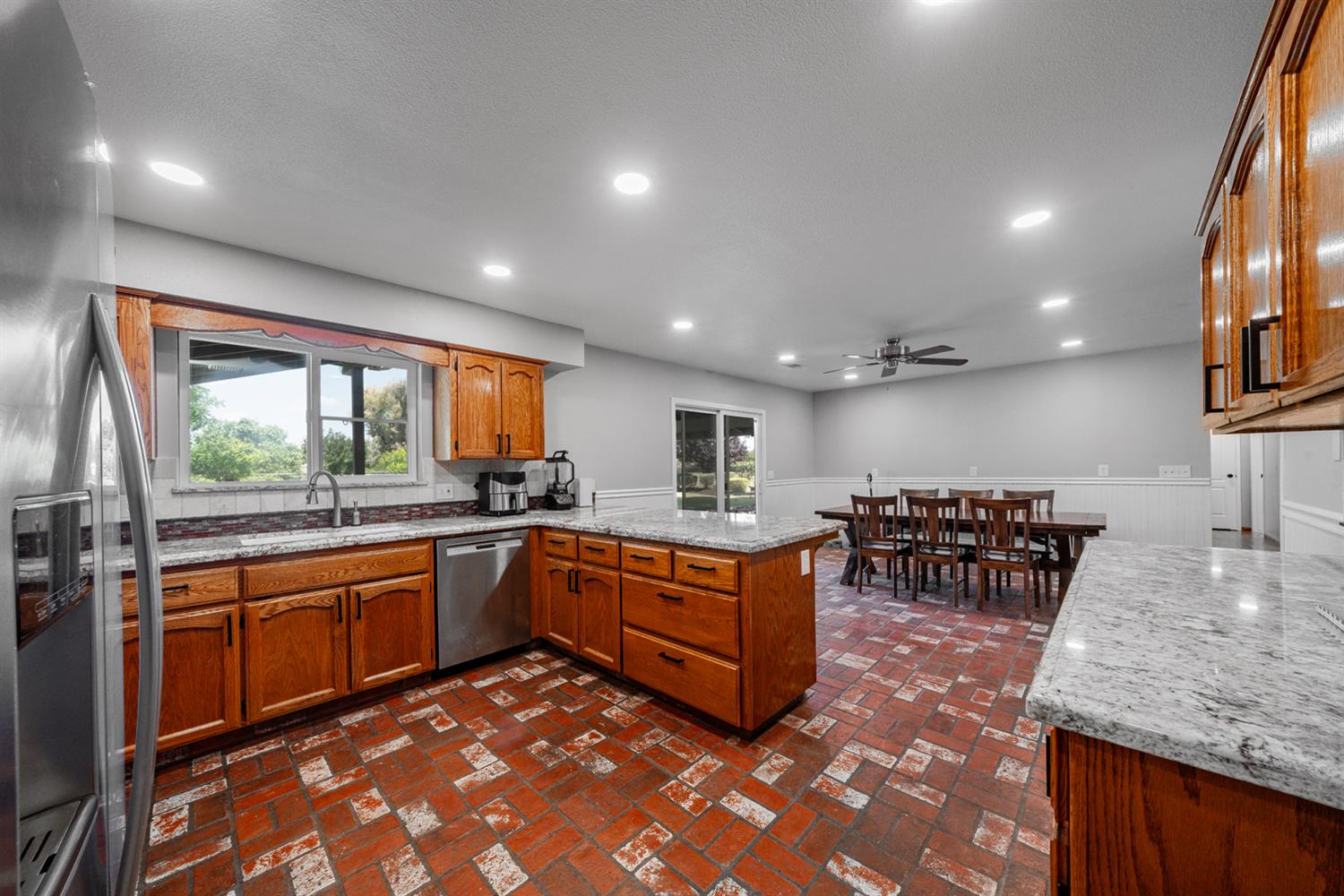 7044 E Clinton Ave, Fresno, CA 93737