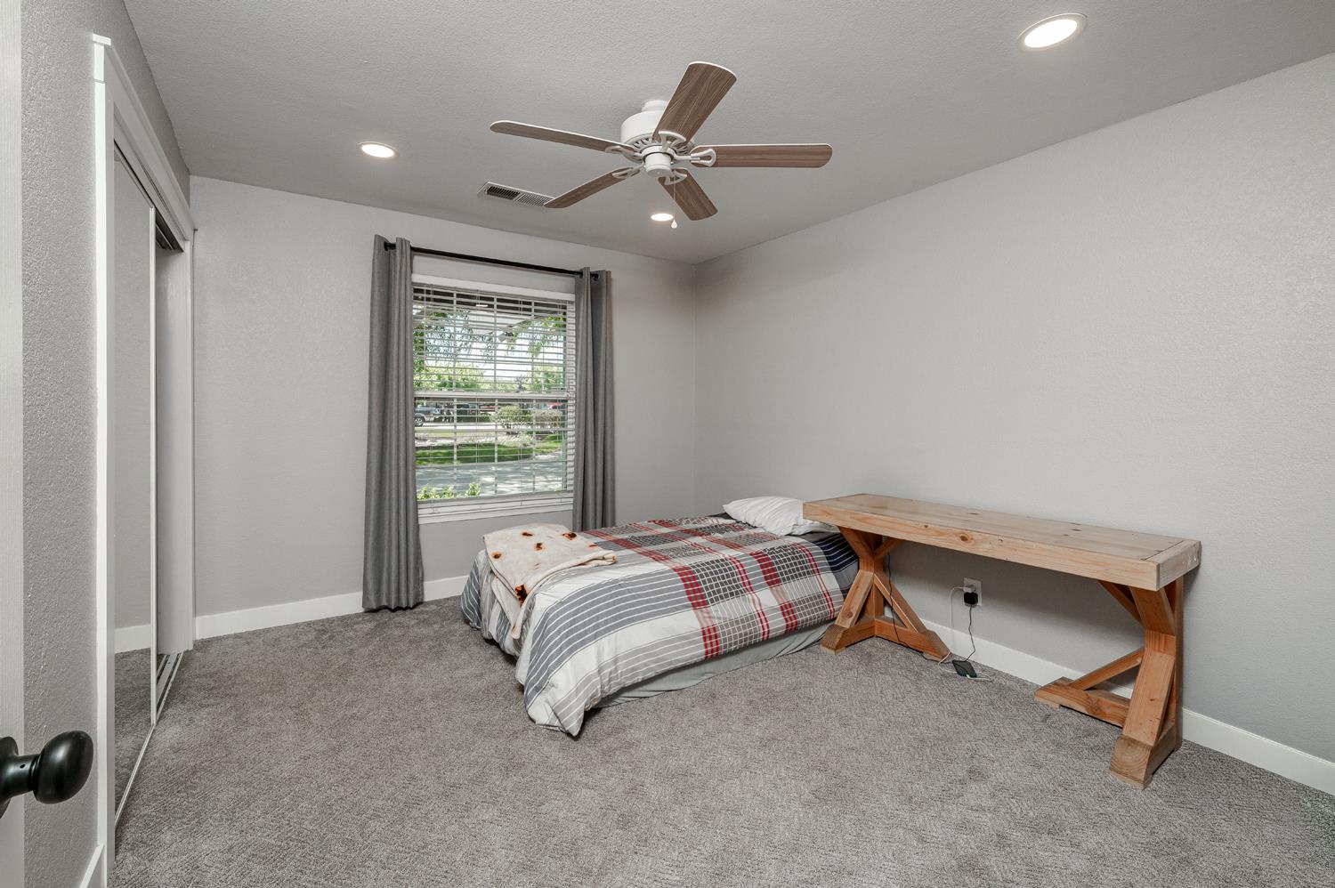 7044 E Clinton Ave, Fresno, CA 93737