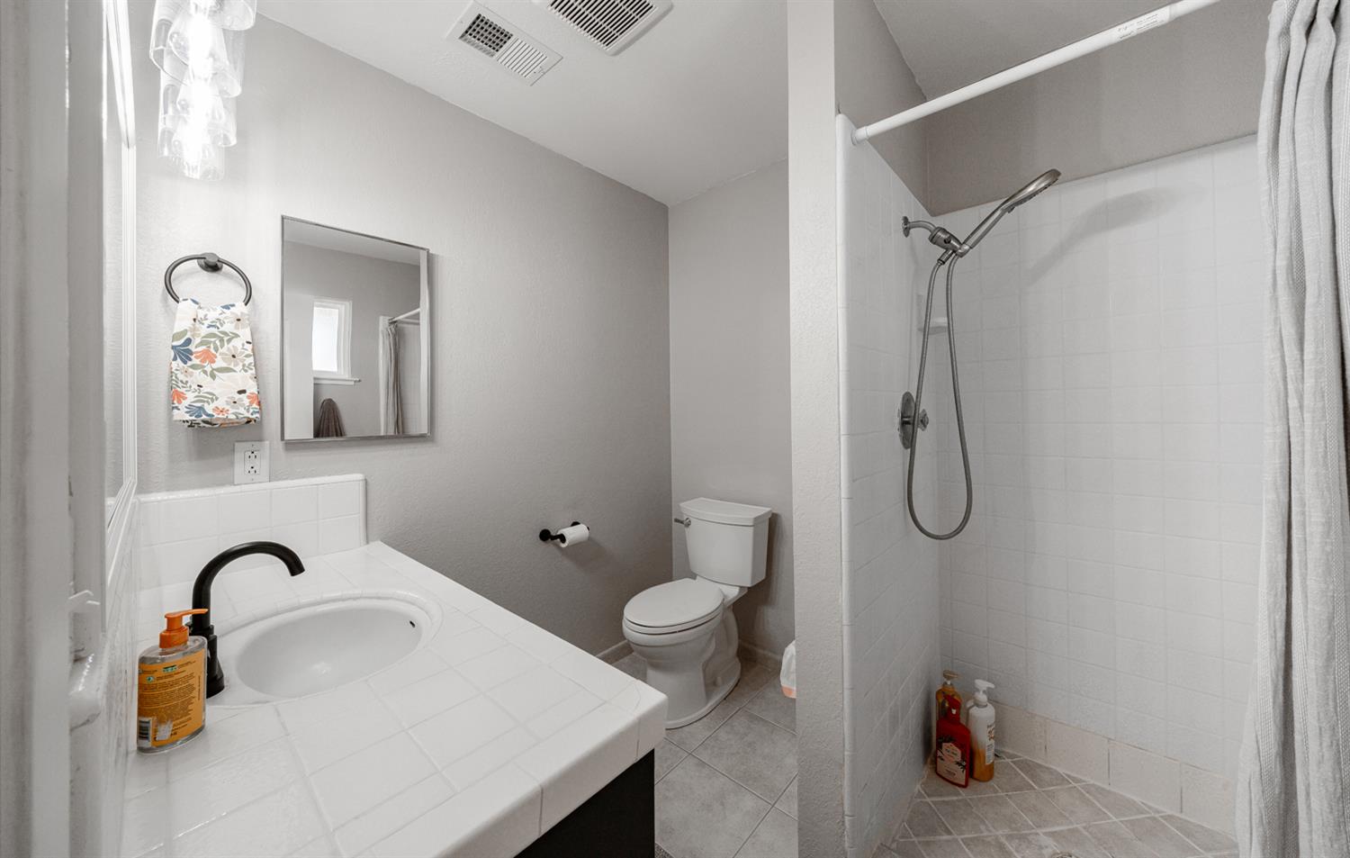 7044 E Clinton Ave, Fresno, CA 93737