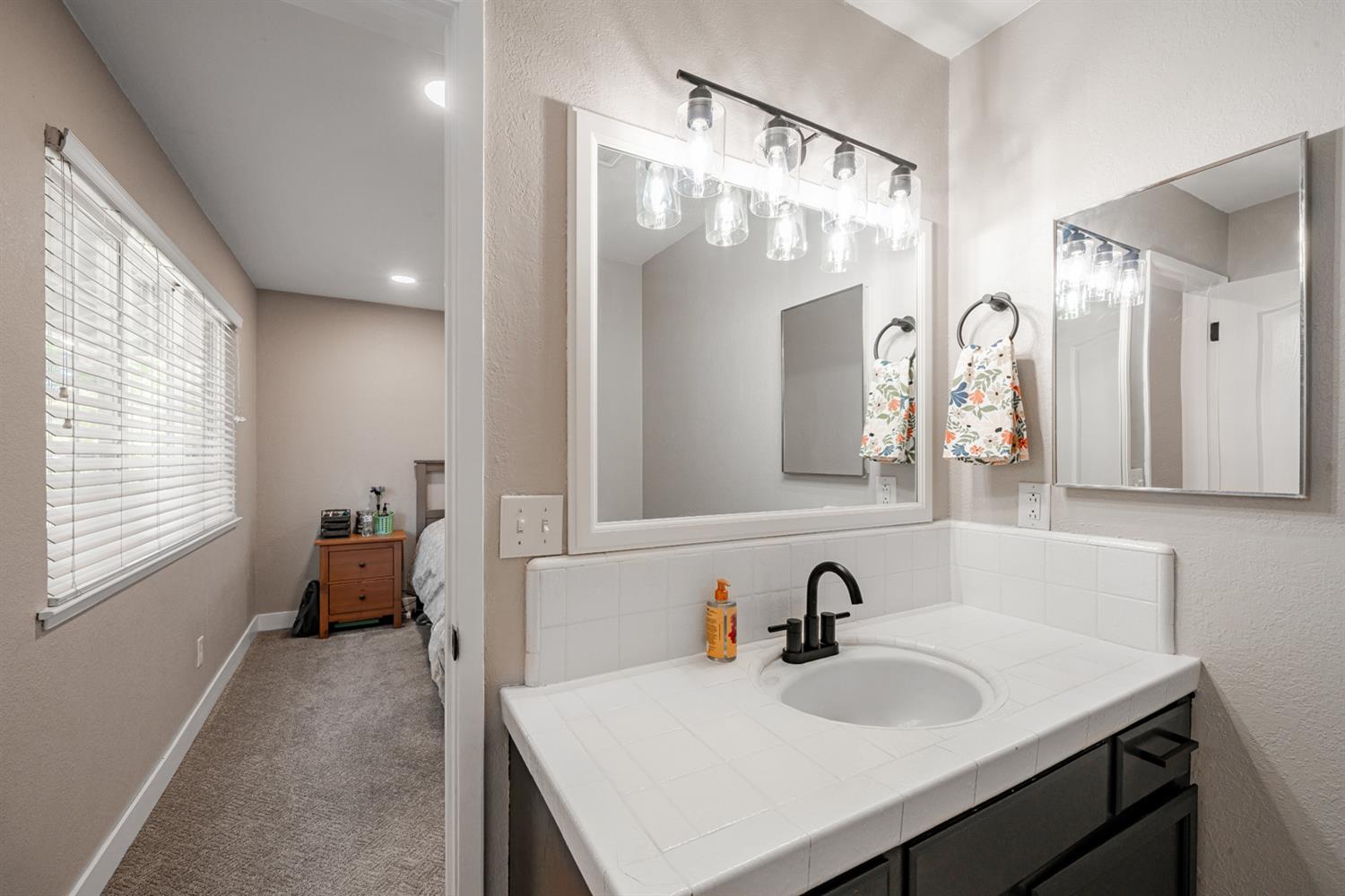 7044 E Clinton Ave, Fresno, CA 93737