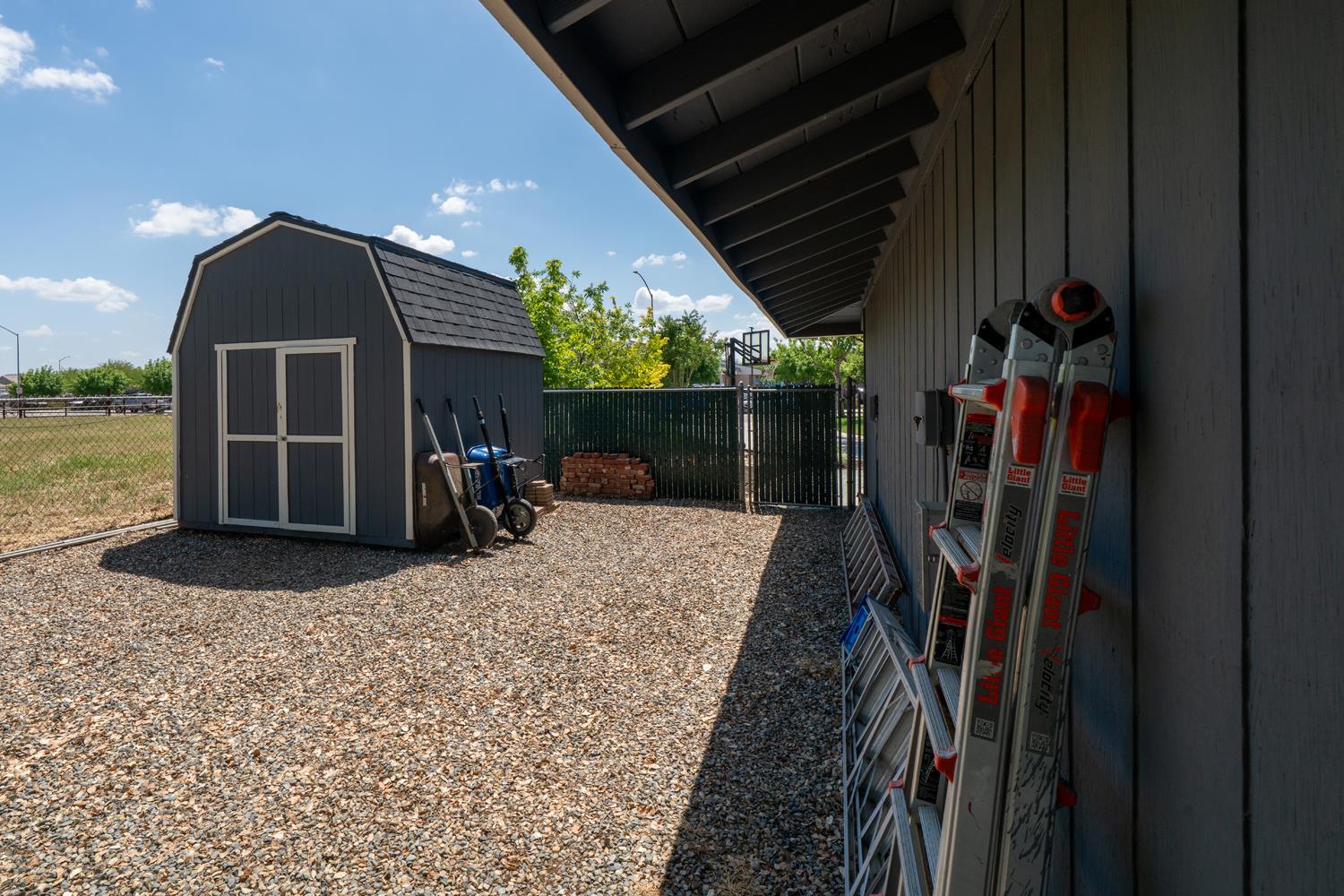 7044 E Clinton Ave, Fresno, CA 93737