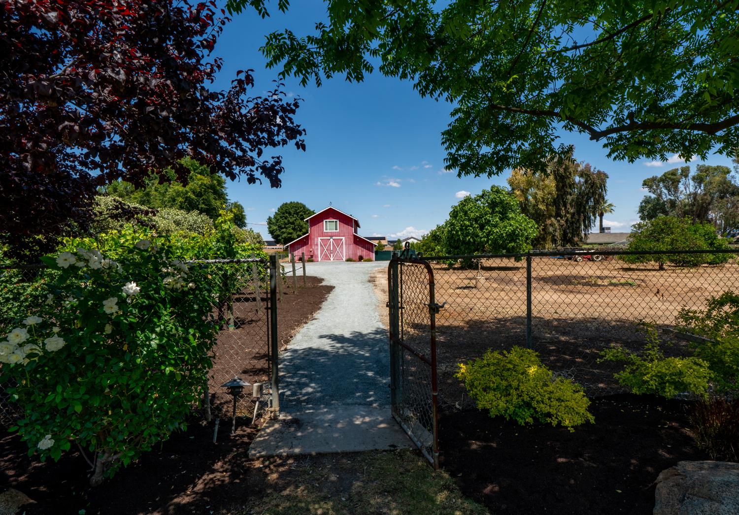 7044 E Clinton Ave, Fresno, CA 93737