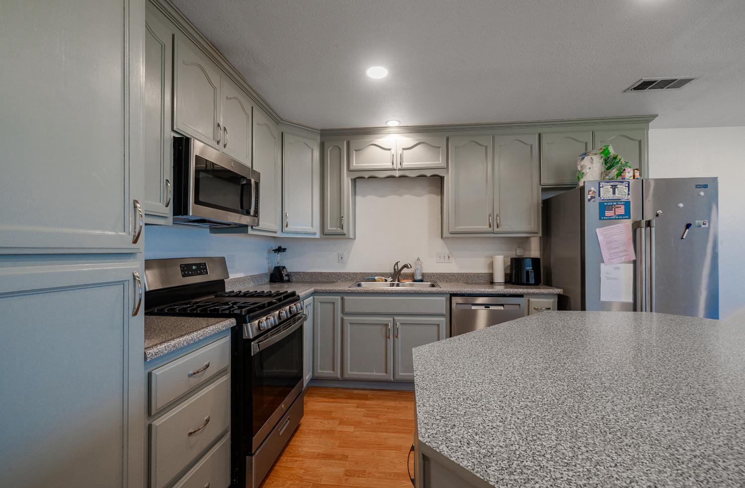 7044 E Clinton Ave, Fresno, CA 93737