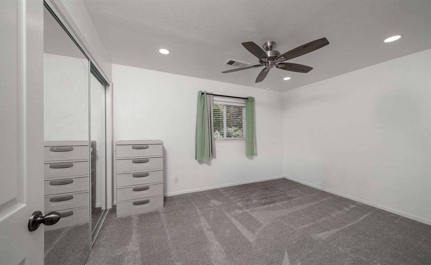 7044 E Clinton Ave, Fresno, CA 93737