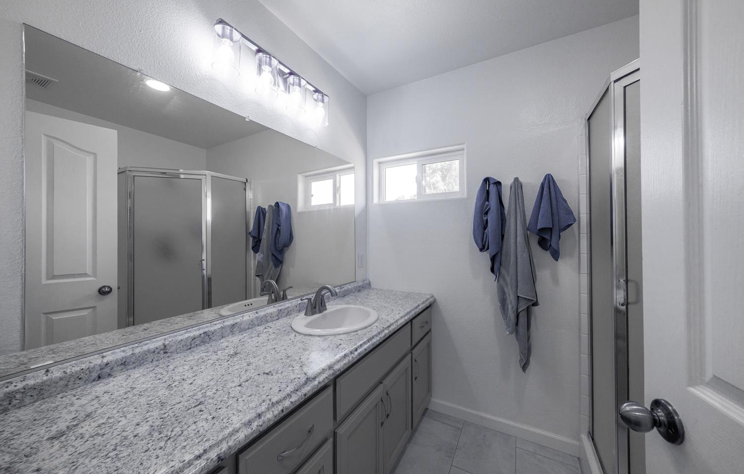 7044 E Clinton Ave, Fresno, CA 93737