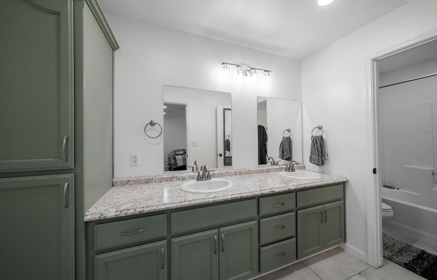 7044 E Clinton Ave, Fresno, CA 93737