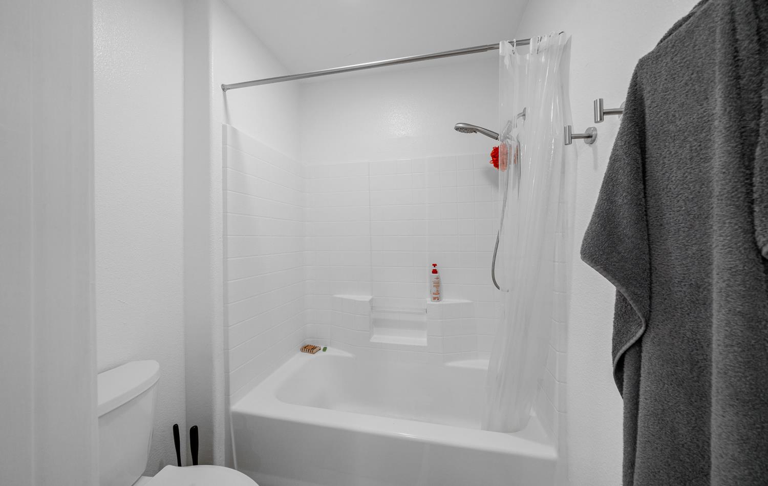 7044 E Clinton Ave, Fresno, CA 93737