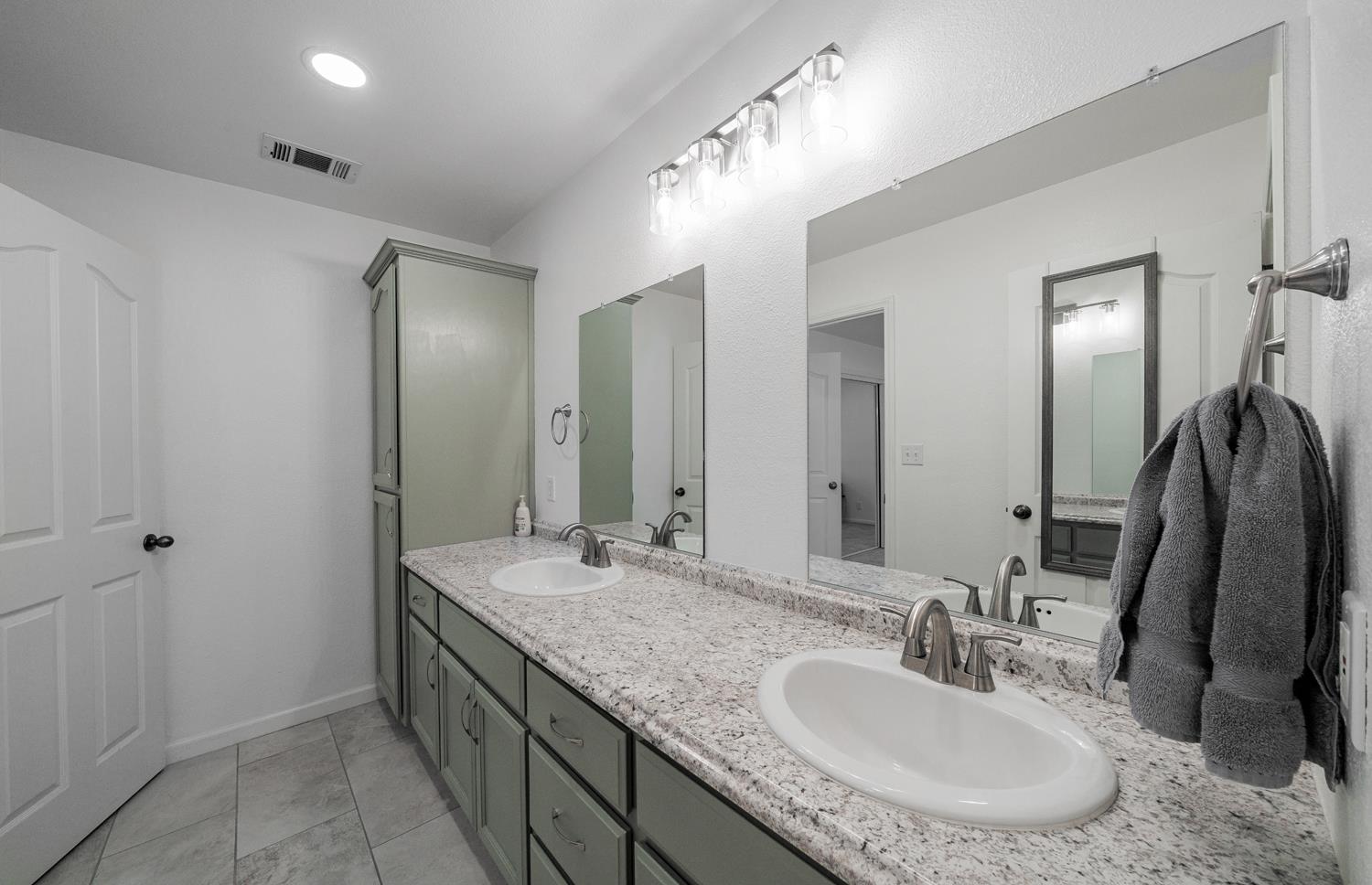 7044 E Clinton Ave, Fresno, CA 93737