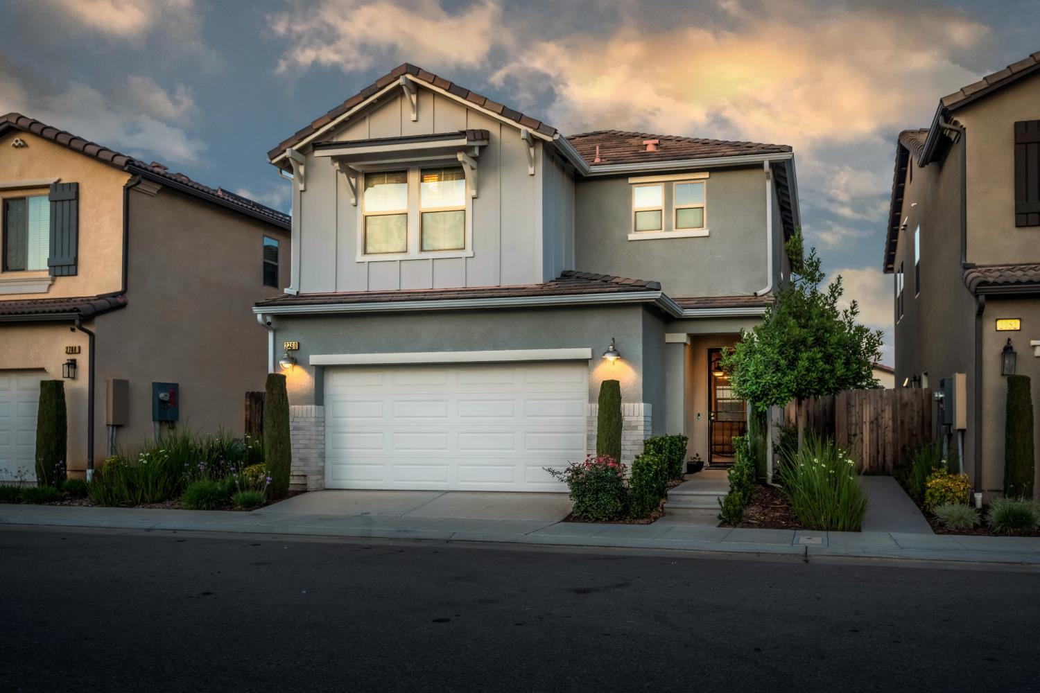 2760 N Sophie Dr, Fresno, CA 93727