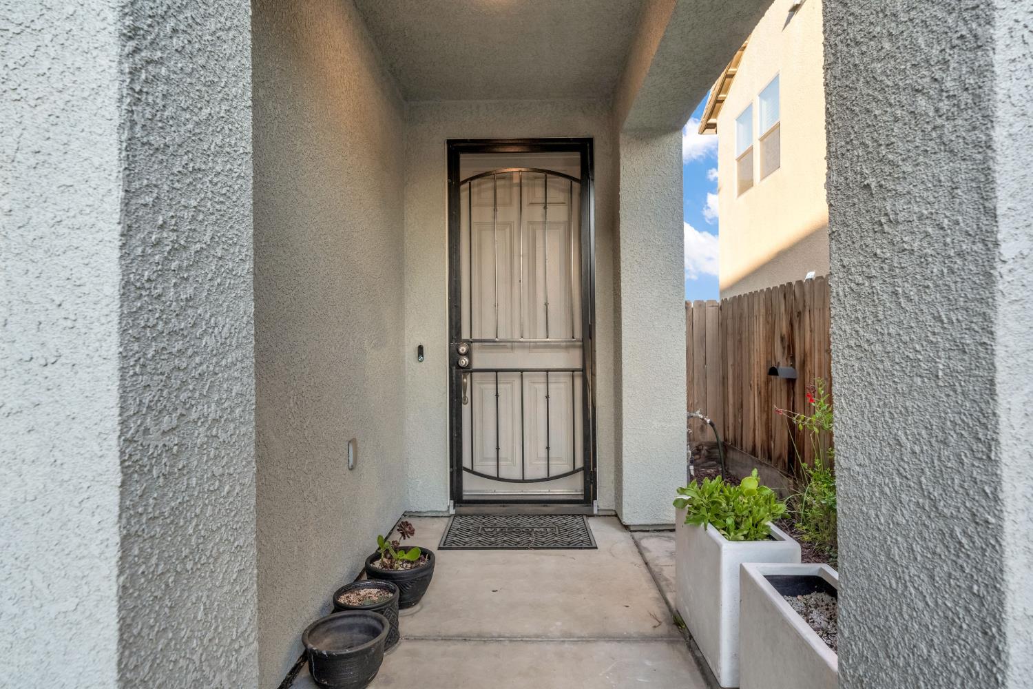 2760 N Sophie Dr, Fresno, CA 93727