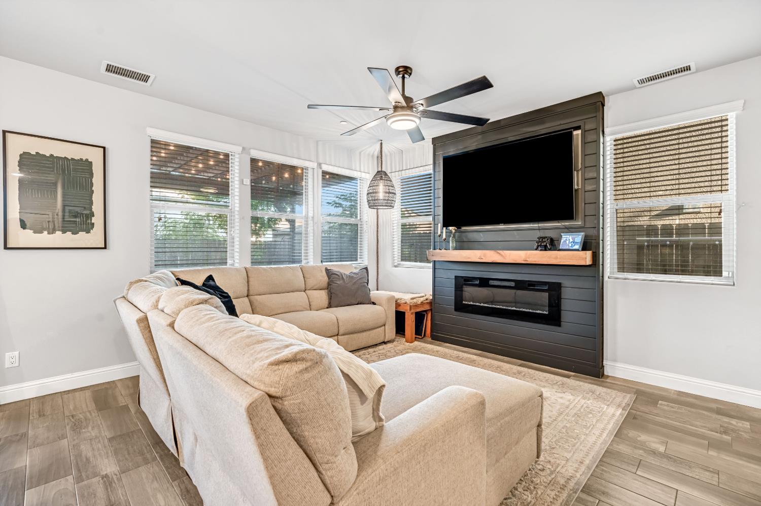 2760 N Sophie Dr, Fresno, CA 93727