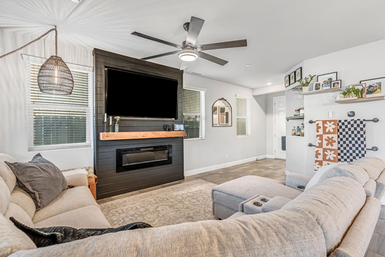 2760 N Sophie Dr, Fresno, CA 93727