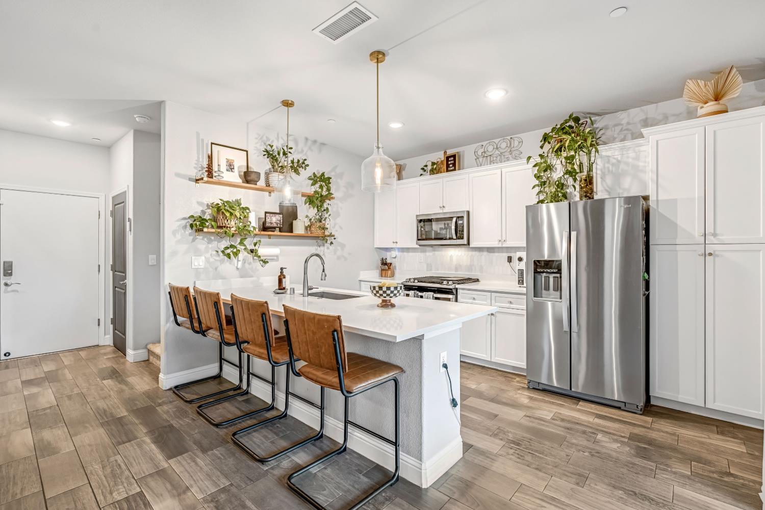 2760 N Sophie Dr, Fresno, CA 93727