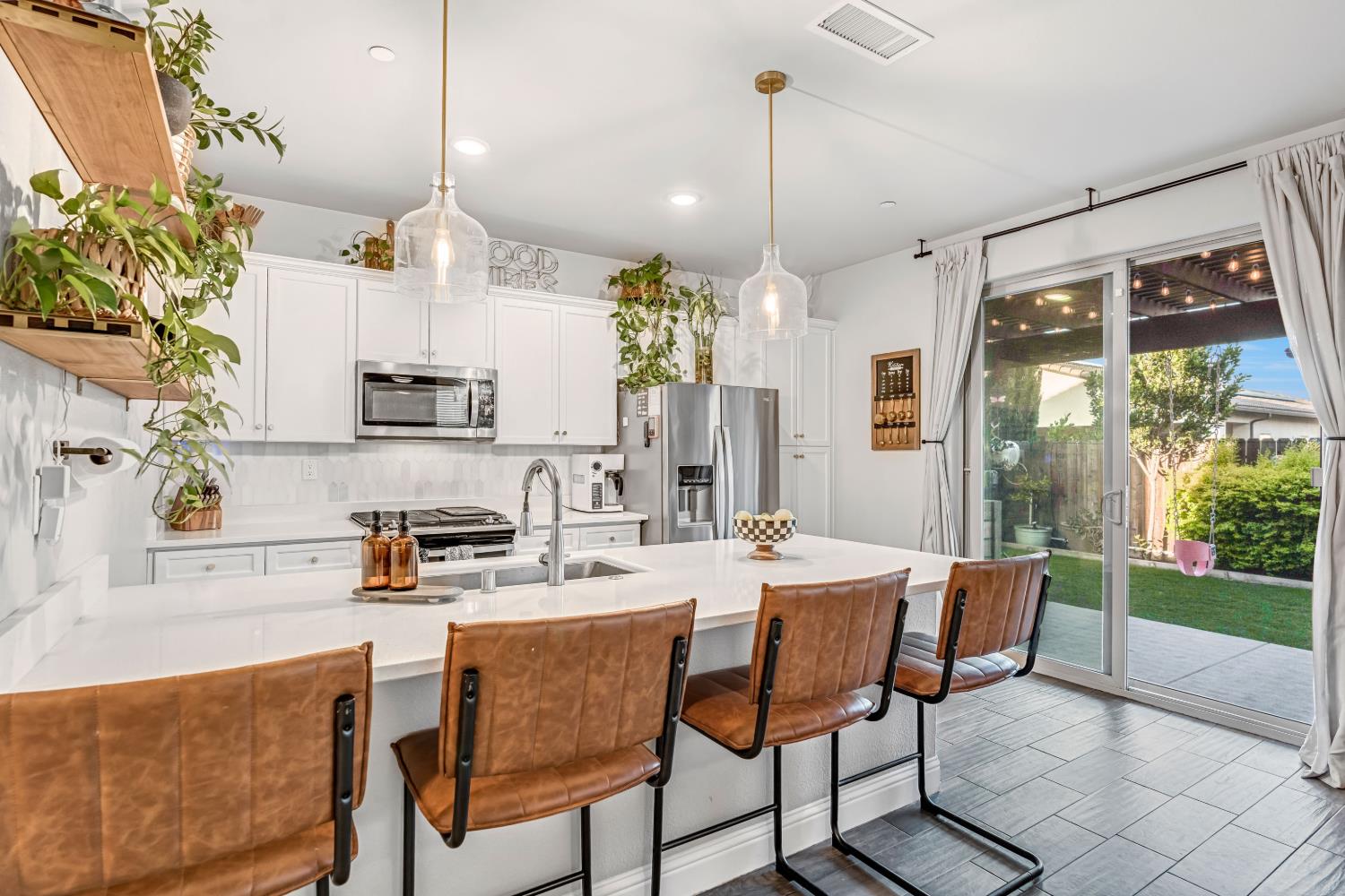 2760 N Sophie Dr, Fresno, CA 93727