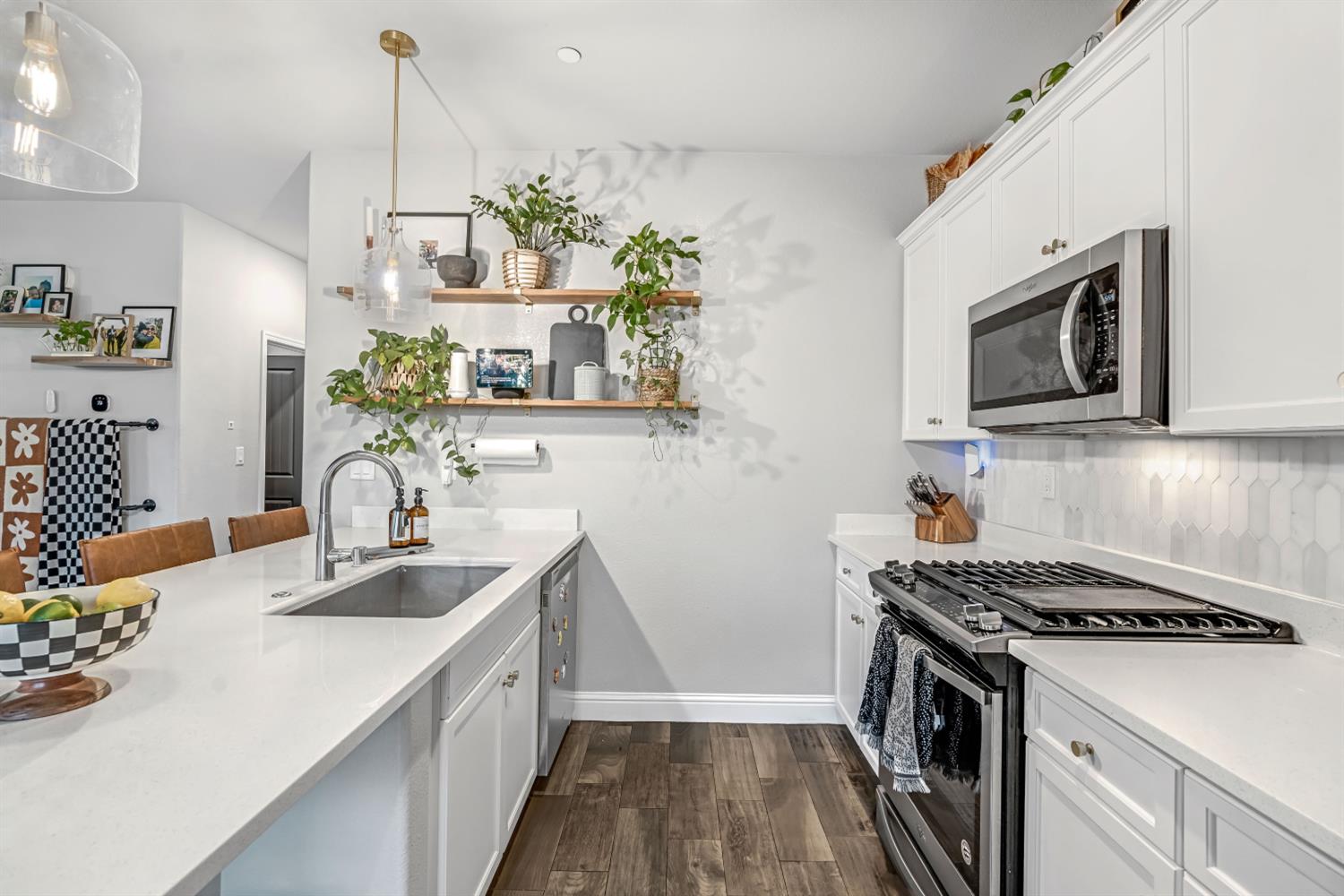 2760 N Sophie Dr, Fresno, CA 93727