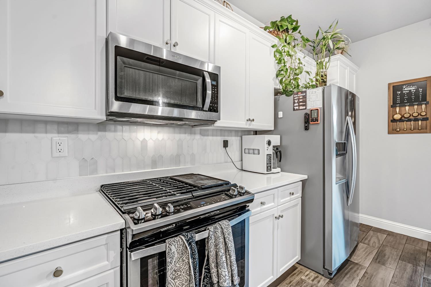 2760 N Sophie Dr, Fresno, CA 93727