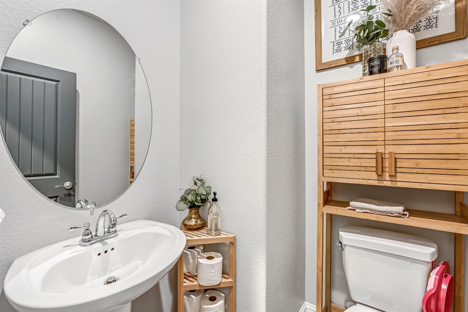 2760 N Sophie Dr, Fresno, CA 93727