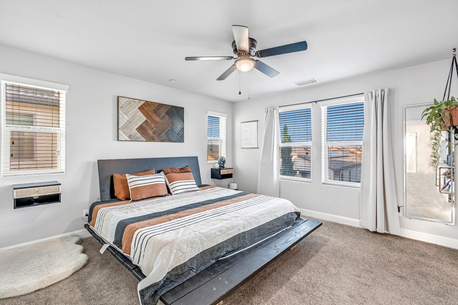 2760 N Sophie Dr, Fresno, CA 93727