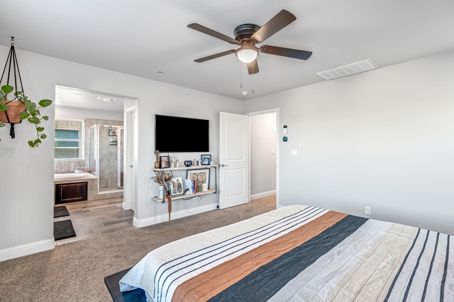 2760 N Sophie Dr, Fresno, CA 93727