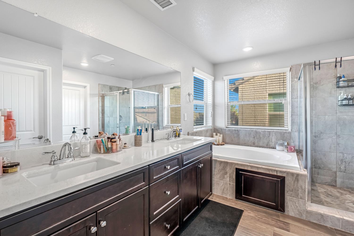 2760 N Sophie Dr, Fresno, CA 93727