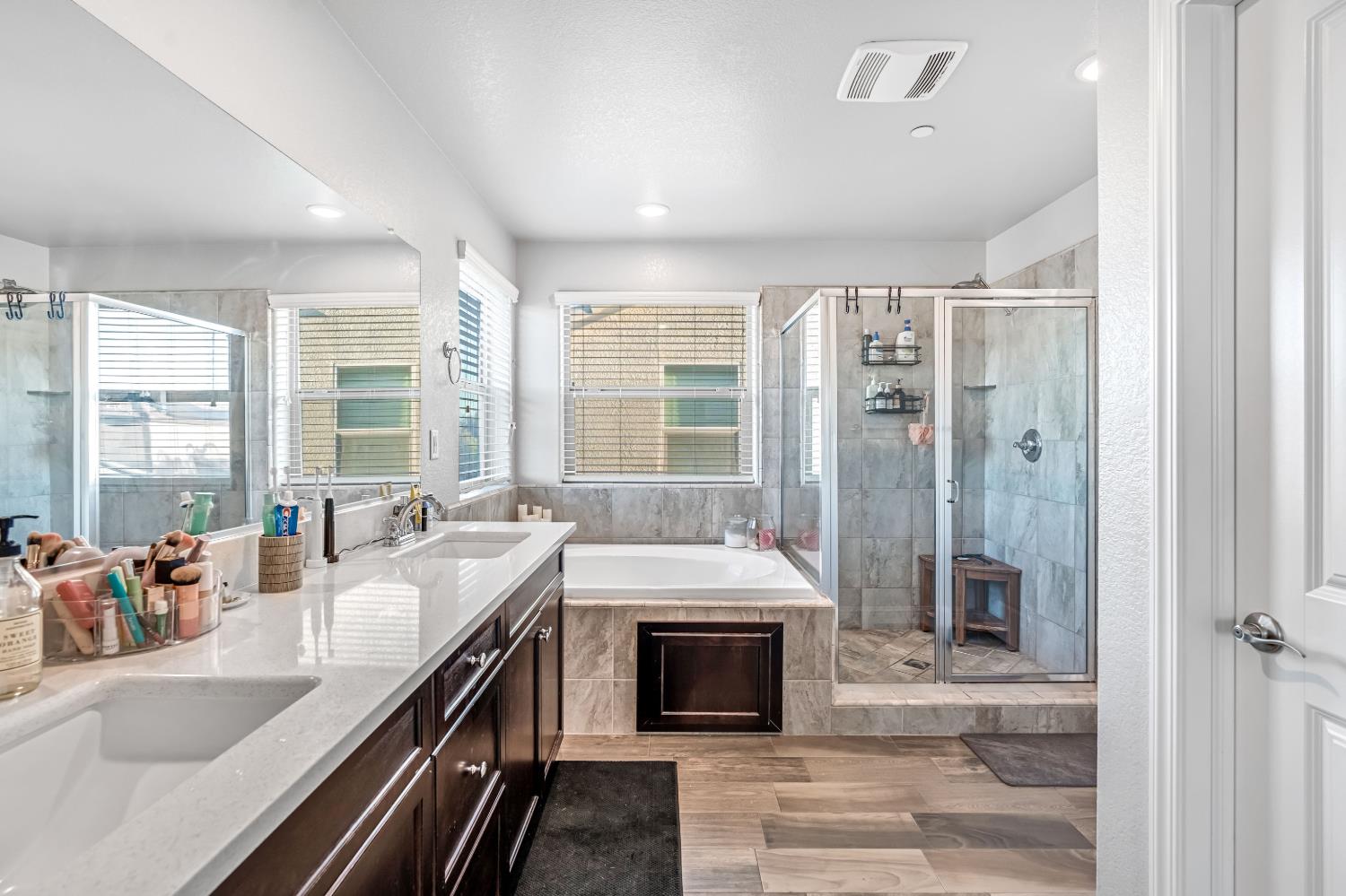 2760 N Sophie Dr, Fresno, CA 93727