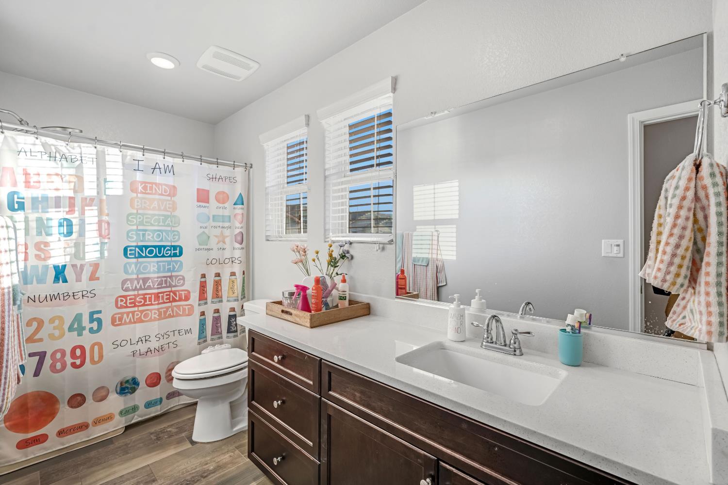 2760 N Sophie Dr, Fresno, CA 93727