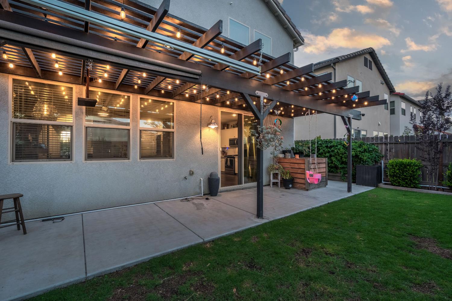 2760 N Sophie Dr, Fresno, CA 93727