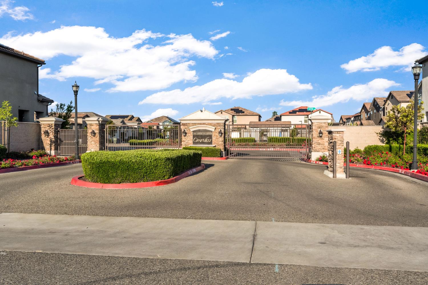 2760 N Sophie Dr, Fresno, CA 93727