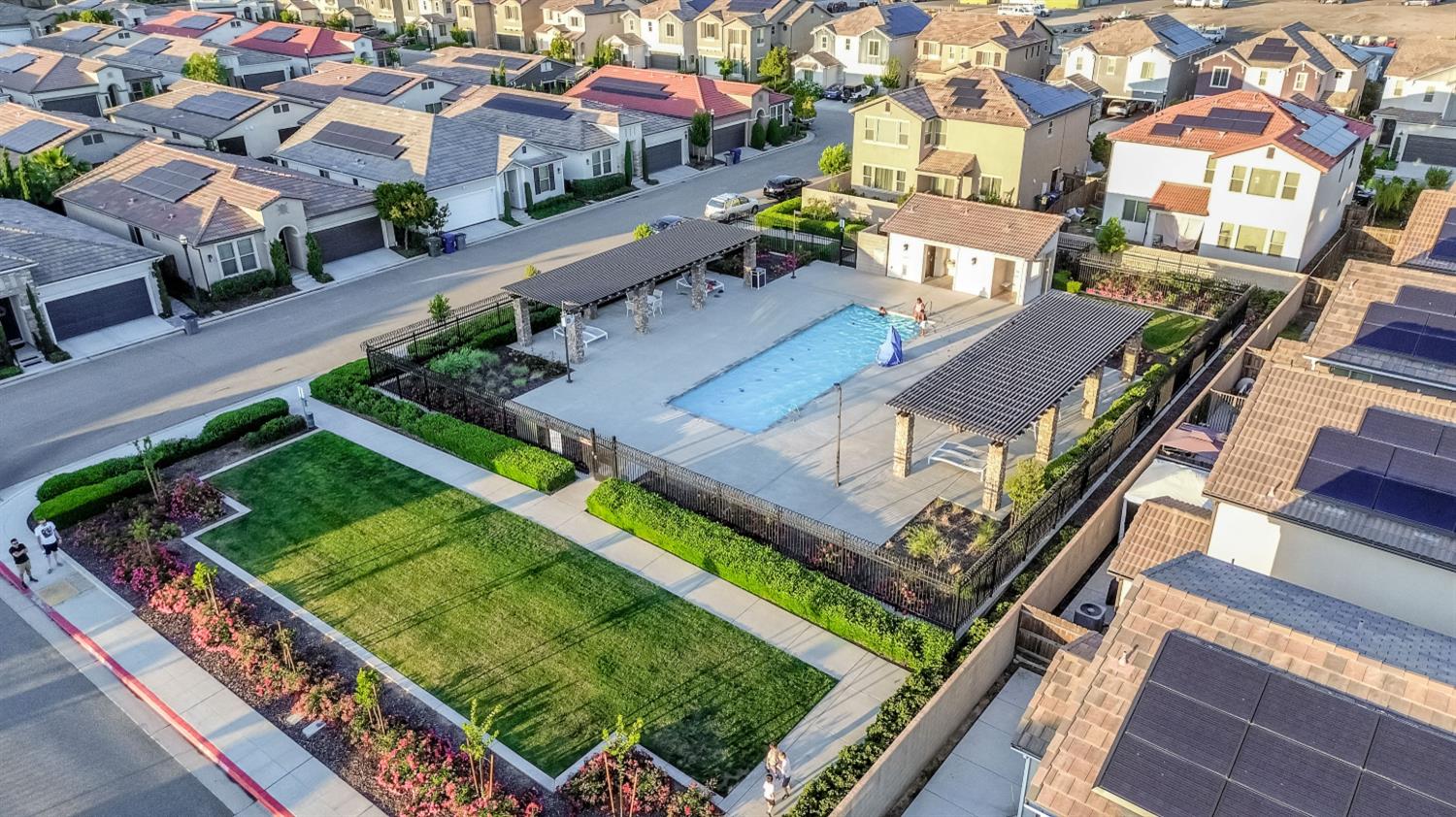 2760 N Sophie Dr, Fresno, CA 93727