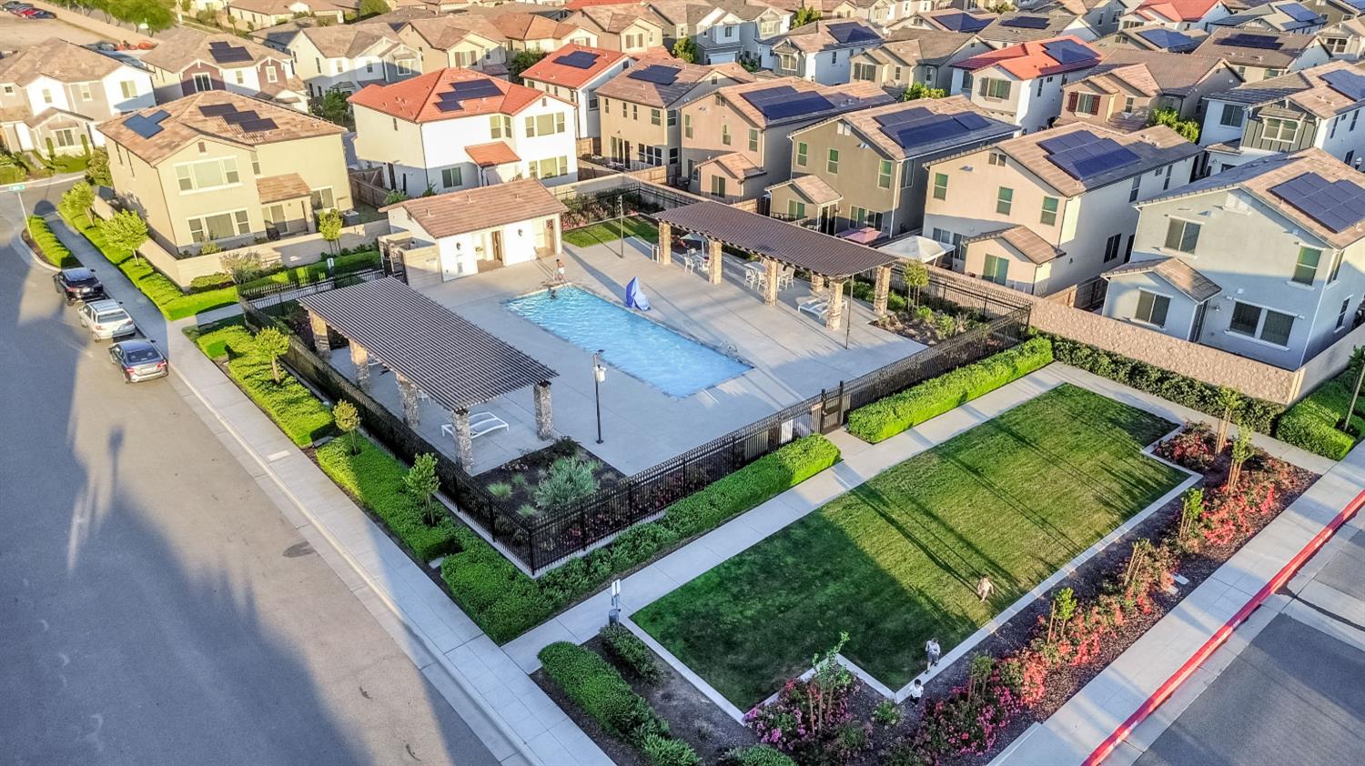 2760 N Sophie Dr, Fresno, CA 93727